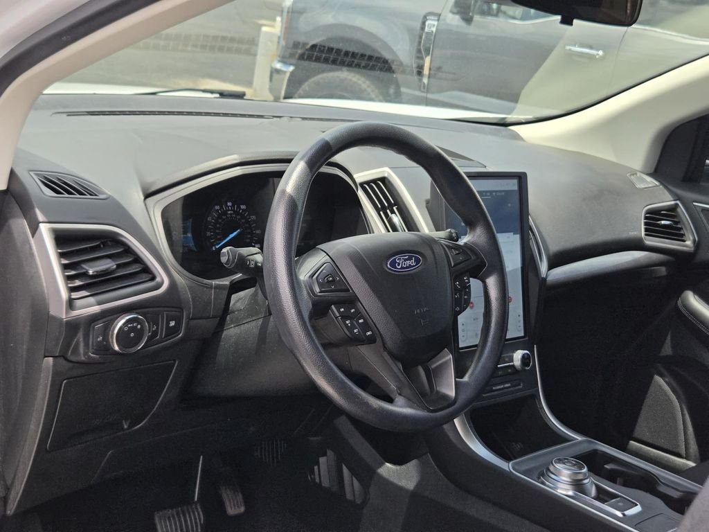 Used 2023 Oxford White Ford SE image 26