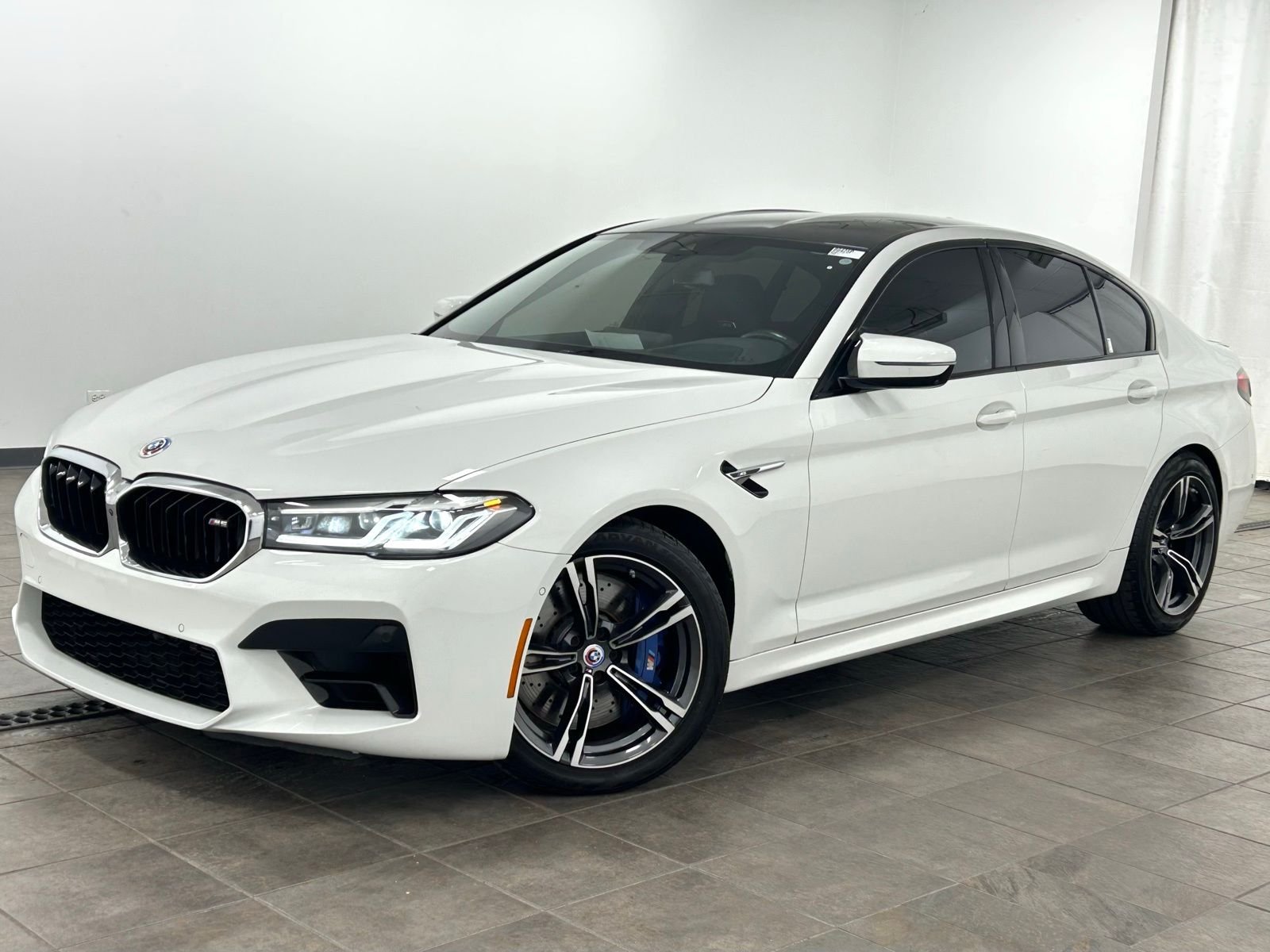 2023 BMW M5 -'s photo