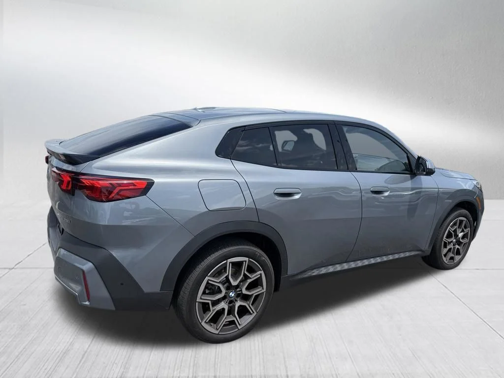 Used 2025 Gray BMW xDrive28i image 4