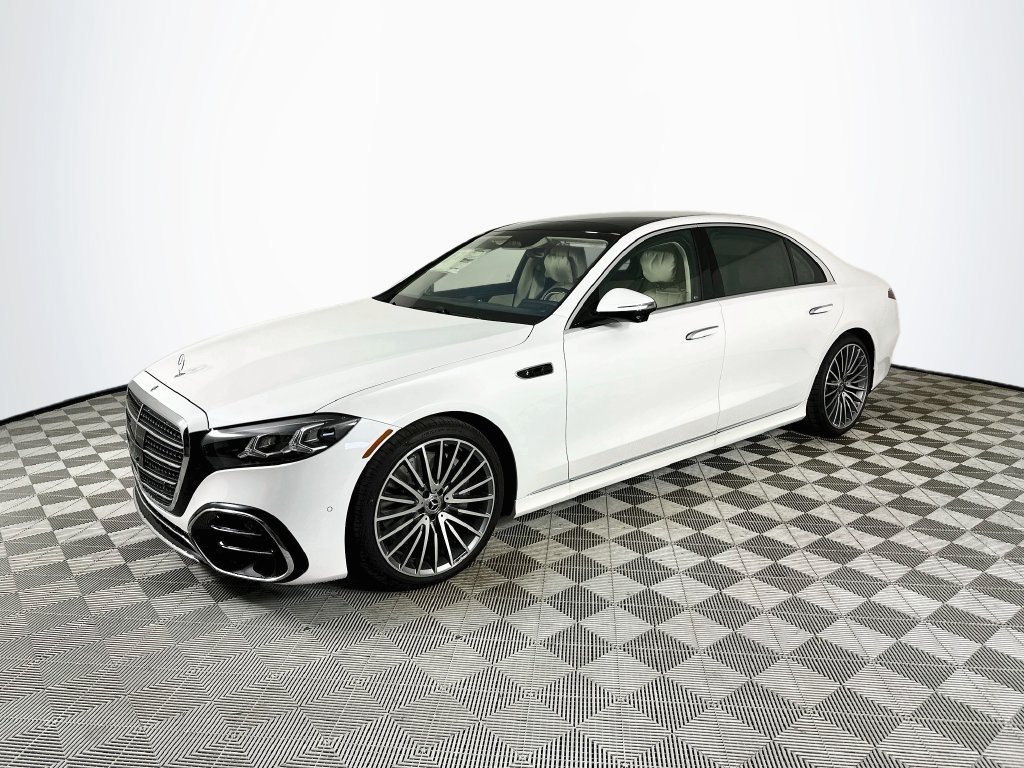 New 2027 MANUFAKTUR Moonlight White Metallic Mercedes-Benz S 580 image 3