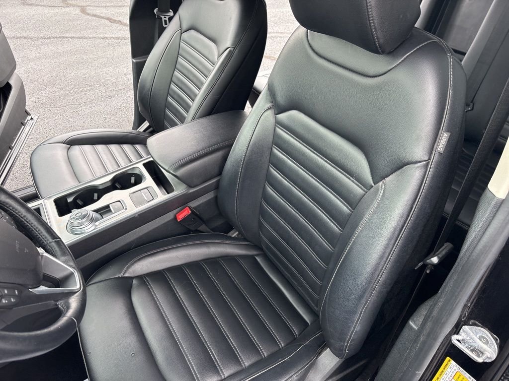 Used 2022 Black Ford SEL image 30