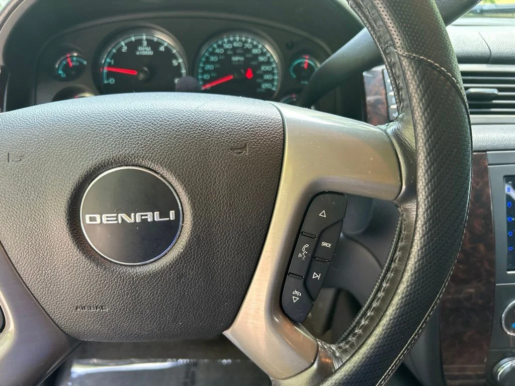 Used 2014 Black GMC Denali image 23