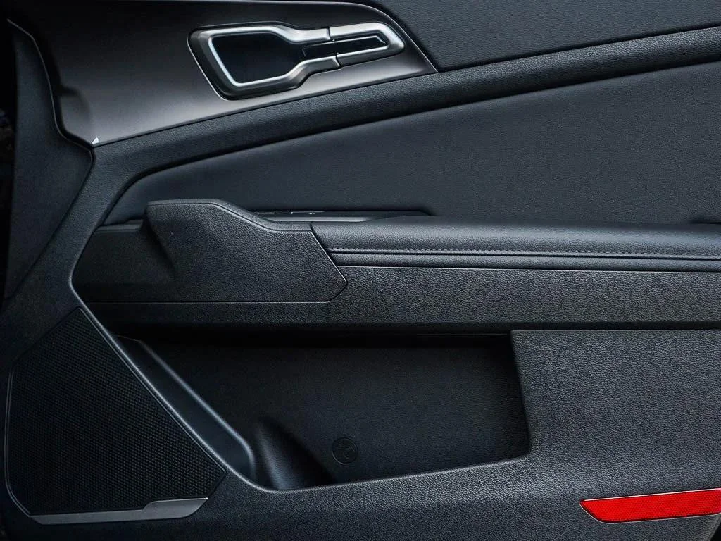 New 2026 Panthera Metal Kia EX AWD image 10