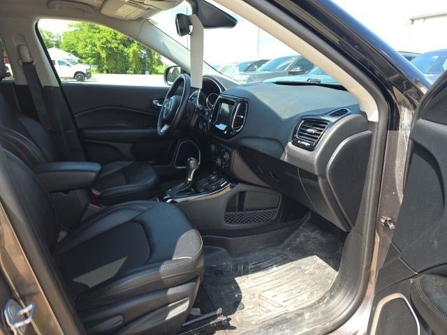 Certified Used 2019 Granite Crystal Metallic Clearcoat Jeep Altitude image 11