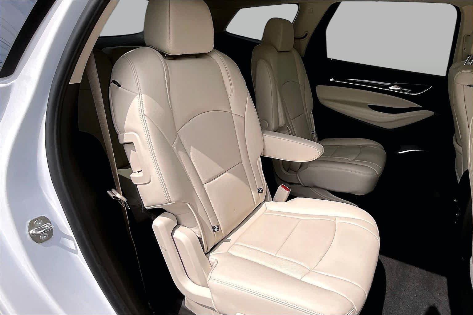 Used 2024 White Frost Tricoat Buick Essence image 35