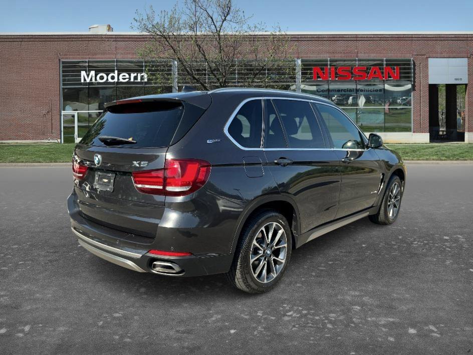 Used 2018 Dark Graphite Metallic BMW xDrive40e iPerformance image 4