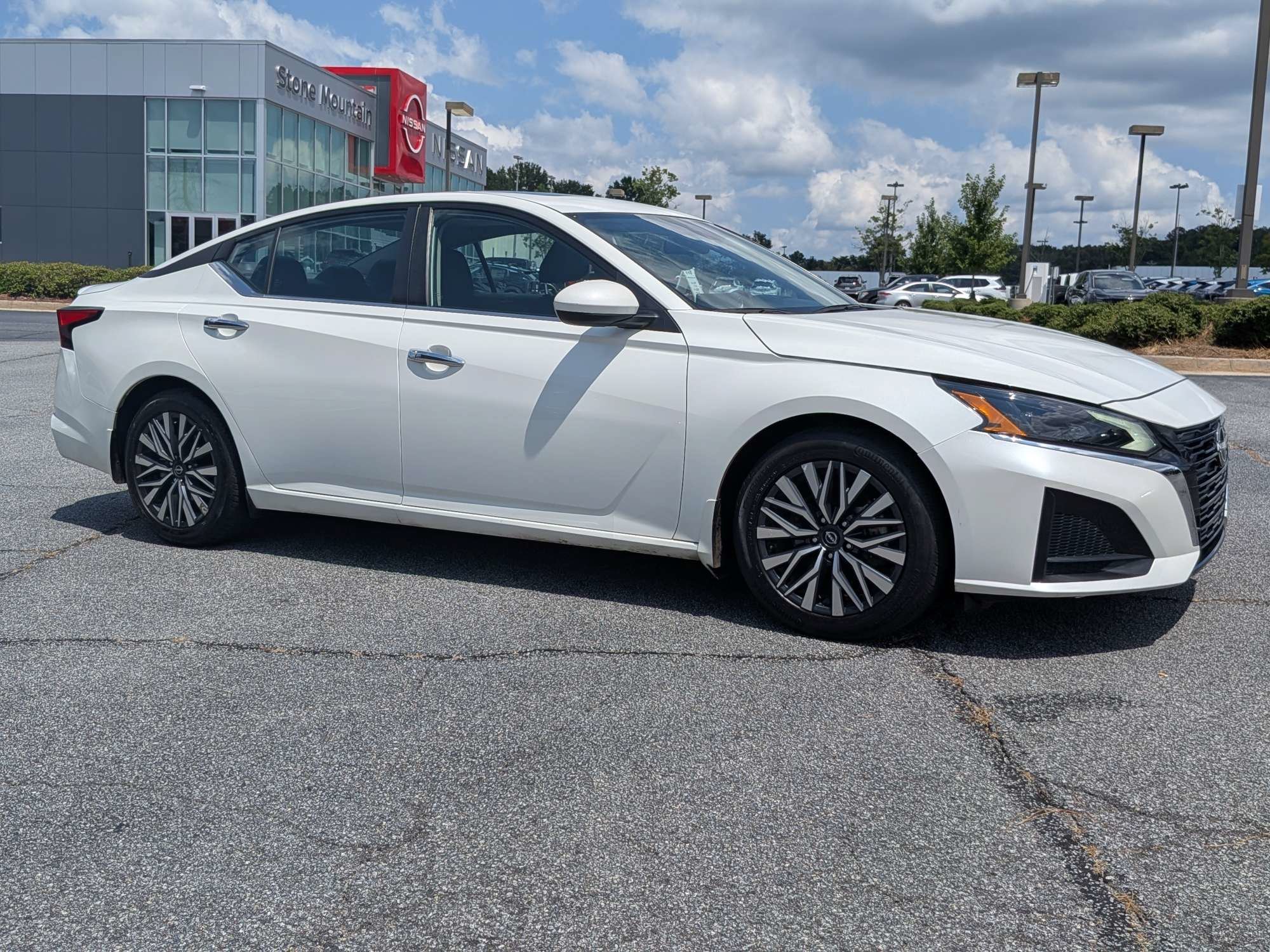 Used 2024 White Nissan 2.5 SV image 1
