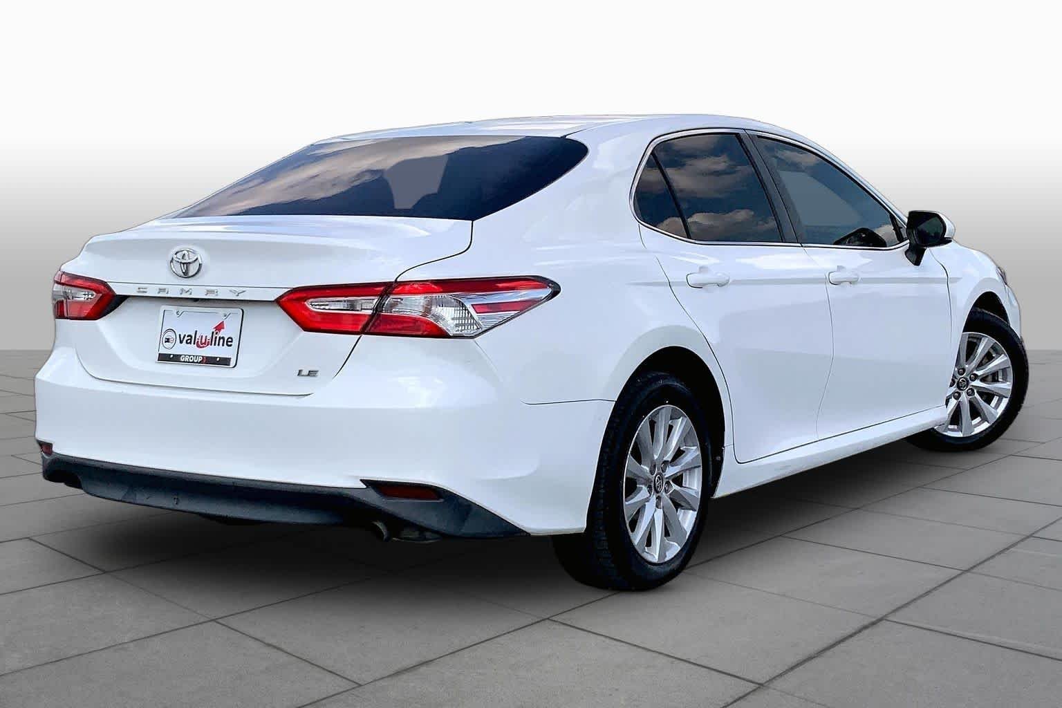 Used 2018 Super White Toyota LE image 13
