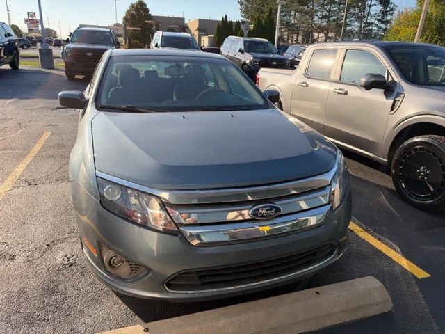 Used 2011 Blue Ford SE image 1