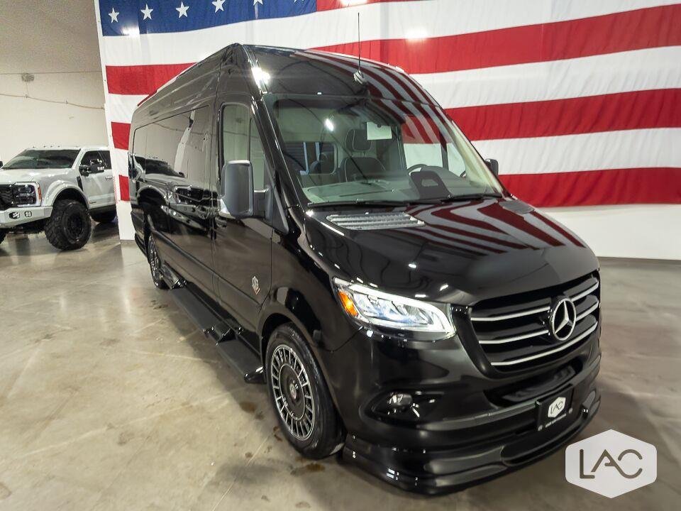New 2027 BLACK OGV LUXURY COACH 170EXT image 4