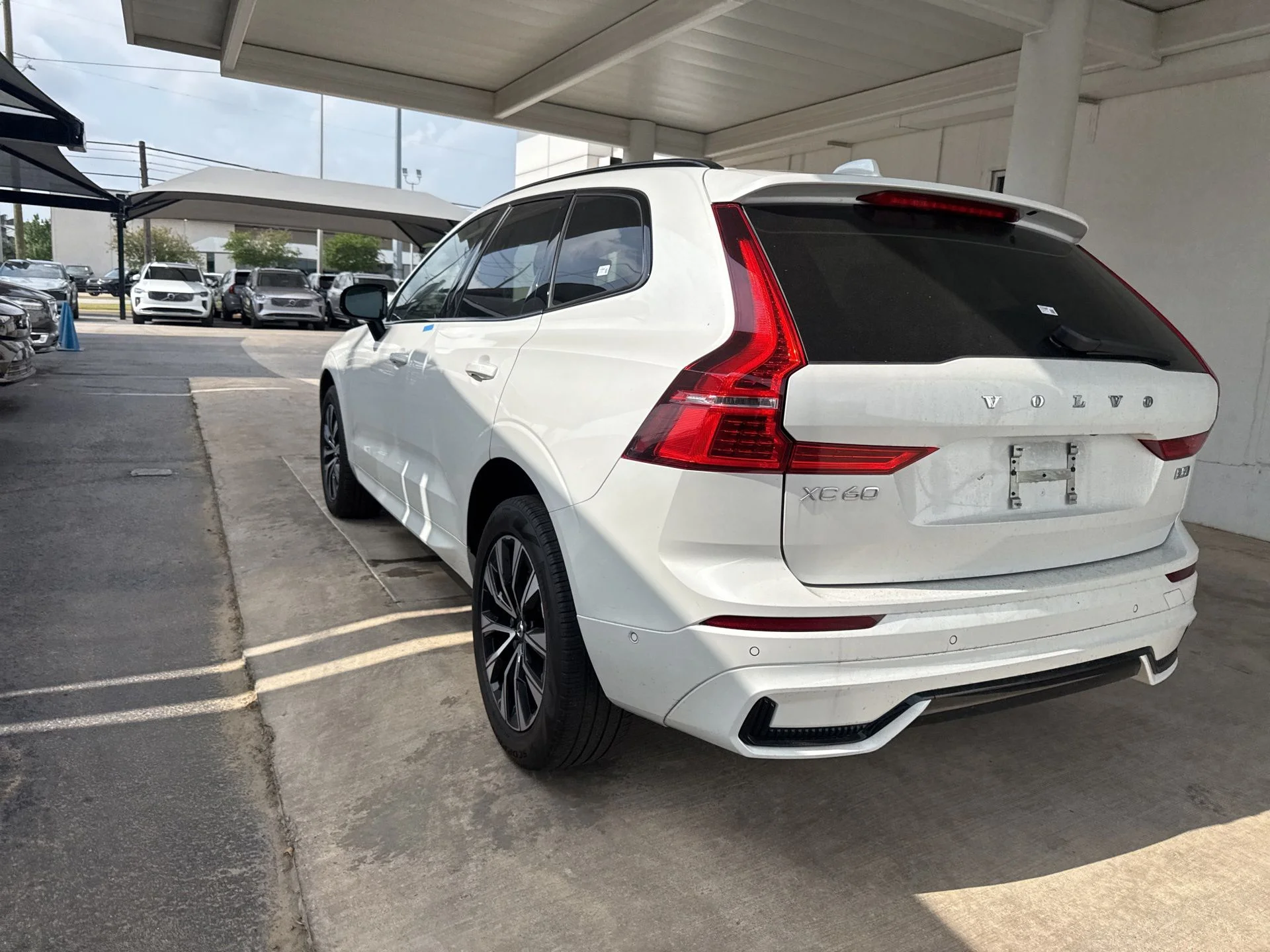 Certified Used 2024 Crystal White Volvo Plus image 7