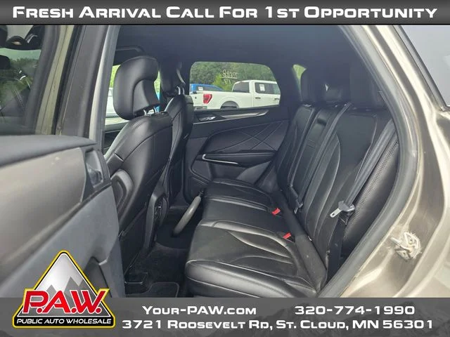 Used 2017 Silver Lincoln Premiere image 10