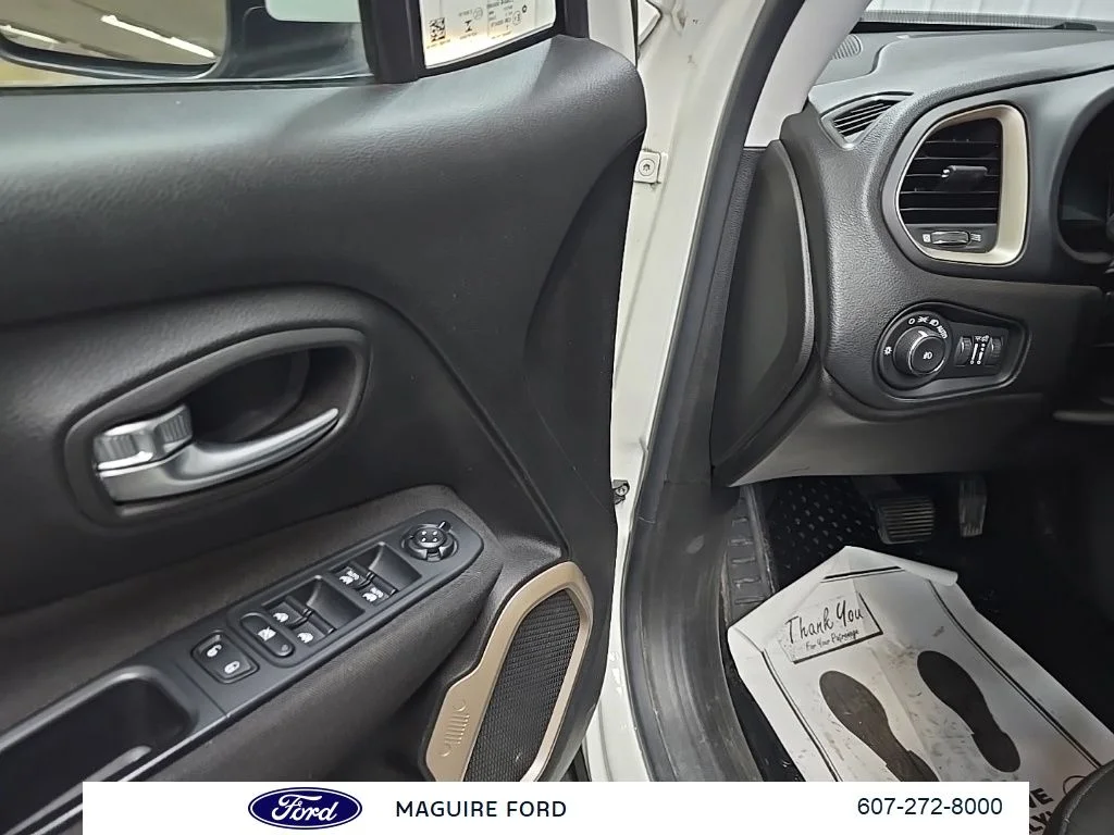 Used 2017 White Jeep Latitude image 30