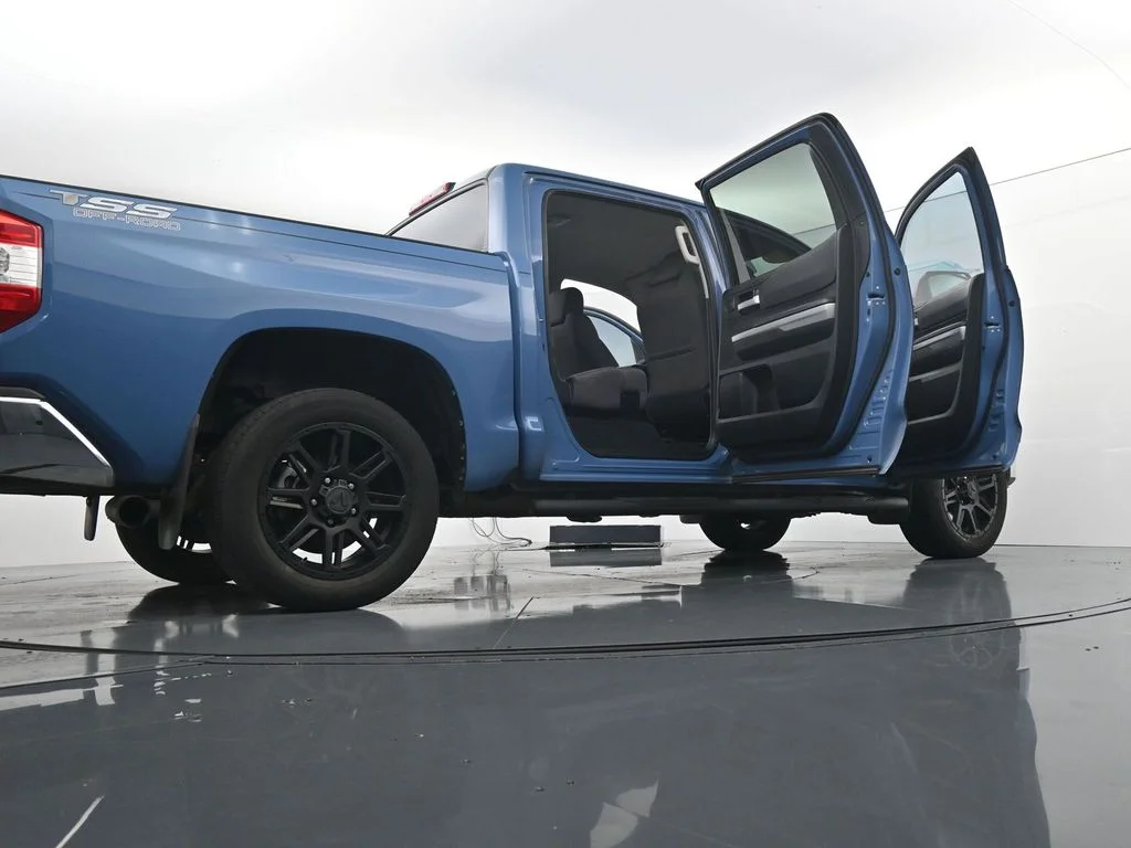 Used 2020 Blue Toyota SR5 image 42