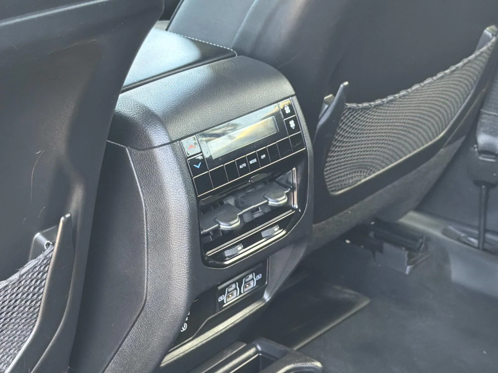 Used 2022 Diamond Black Crystal Pearlcoat Jeep Altitude image 27