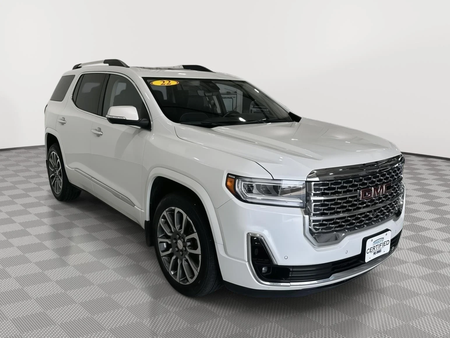 Used 2022 White Frost Tricoat GMC Denali image 7