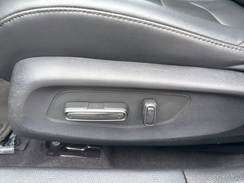 Used 2023 Gray Acura  image 10
