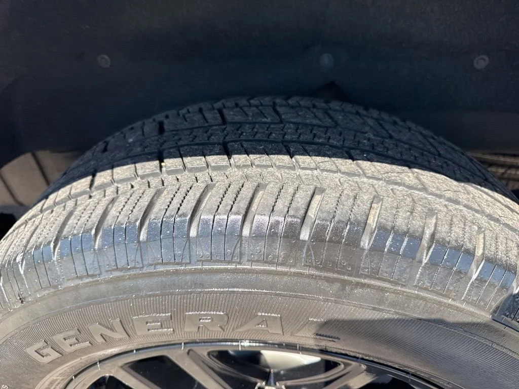 Used 2021 SUMMIT WHITE GMC Elevation image 38
