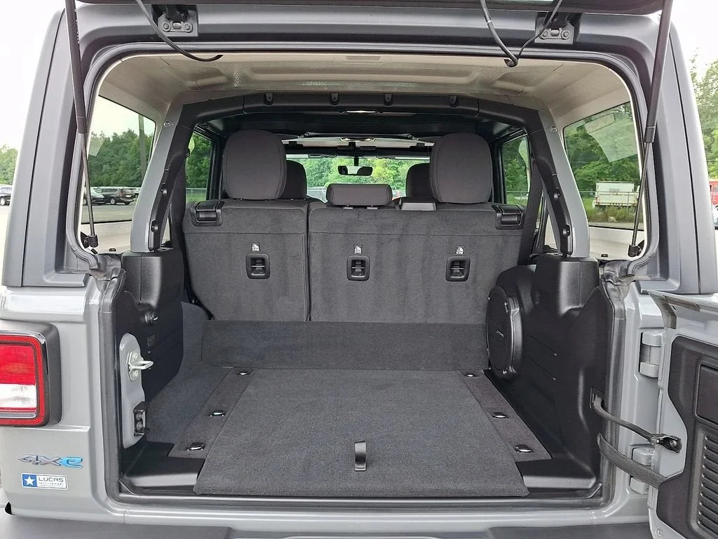Used 2023 Gray Jeep 4x4 image 66