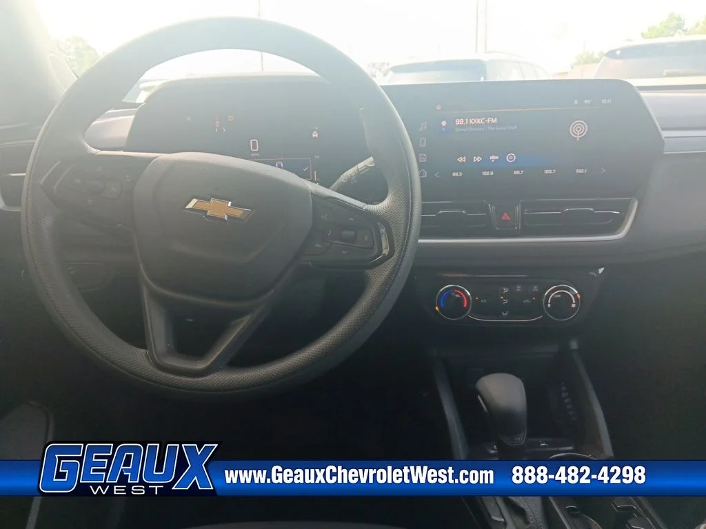 Used 2025 White Chevrolet LT image 12