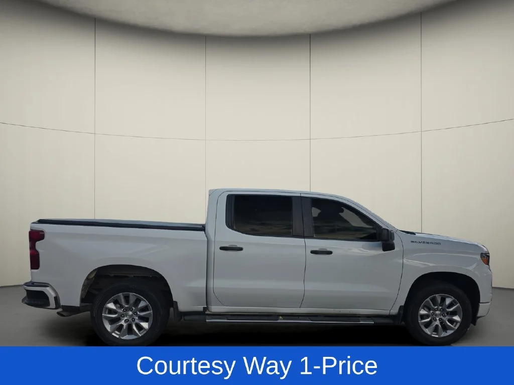 Used 2024 White Chevrolet Custom image 11