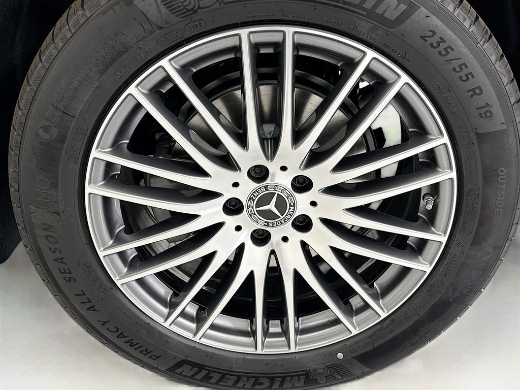 New 2026 Black Mercedes-Benz GLC 300 image 30