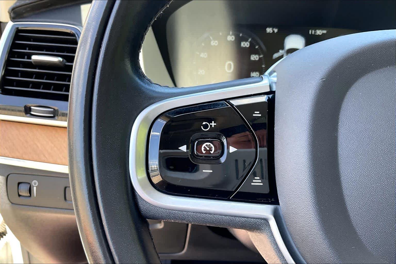 Used 2020 Crystal White Metallic Volvo Inscription image 22