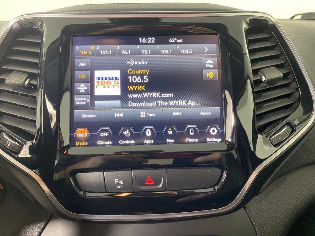 Used 2019 Bright White Clearcoat Jeep Limited image 22