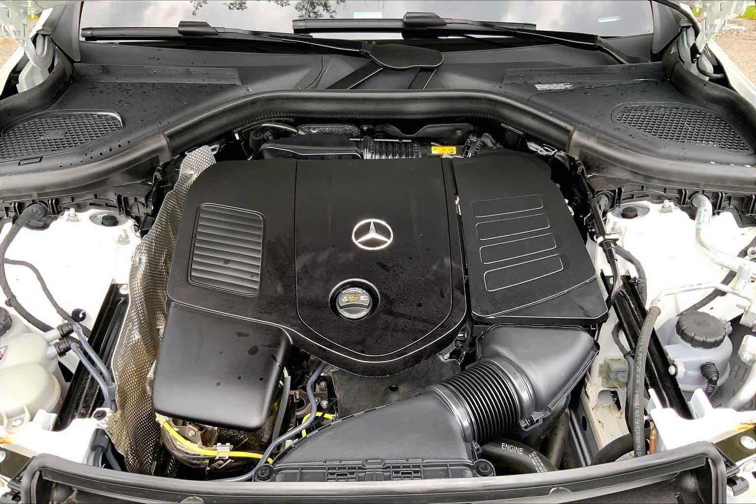 Certified Used 2025 Polar White Mercedes-Benz GLC 300 image 32