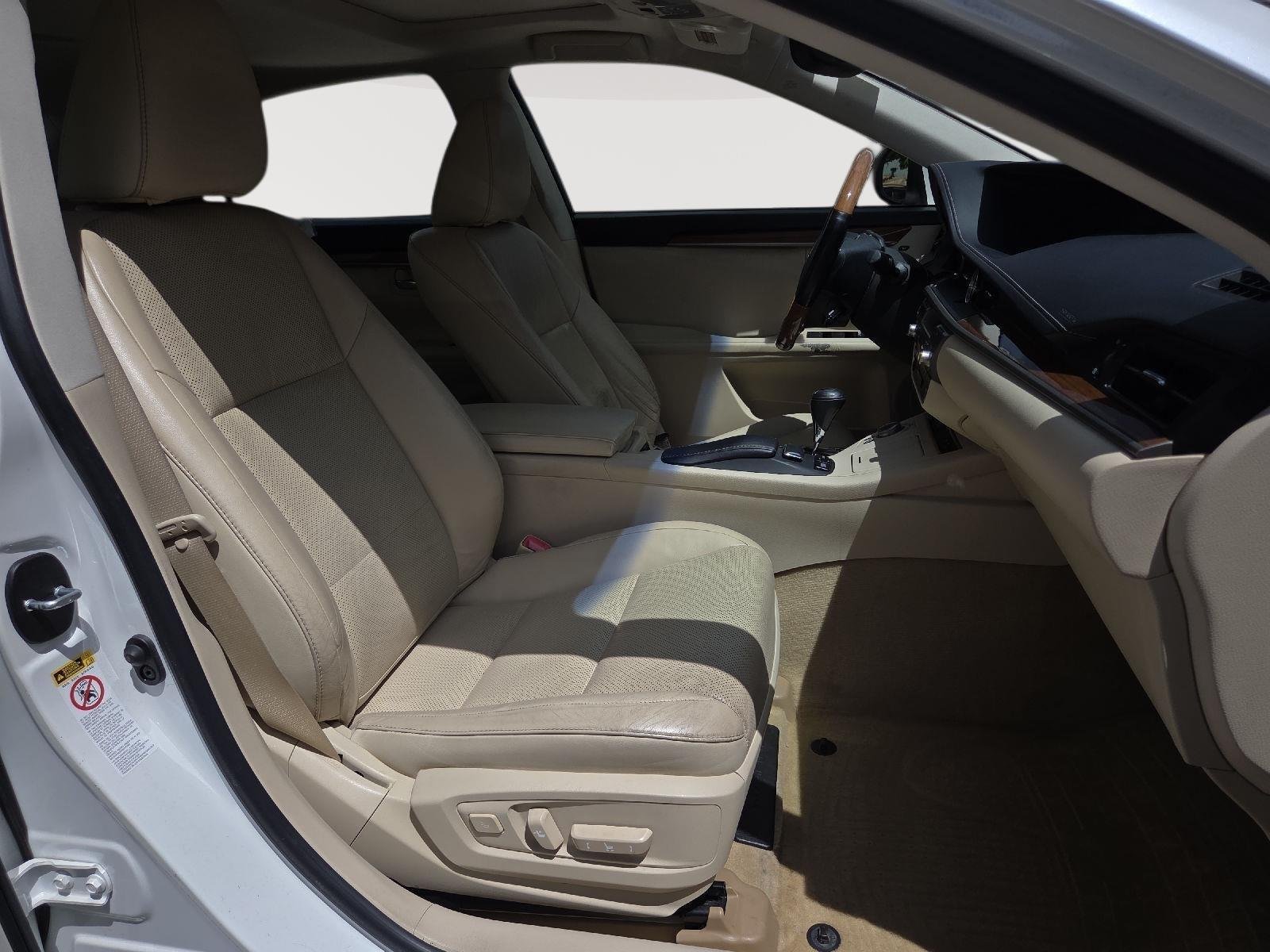 Used 2013 Starfire Pearl Lexus Hybrid image 17