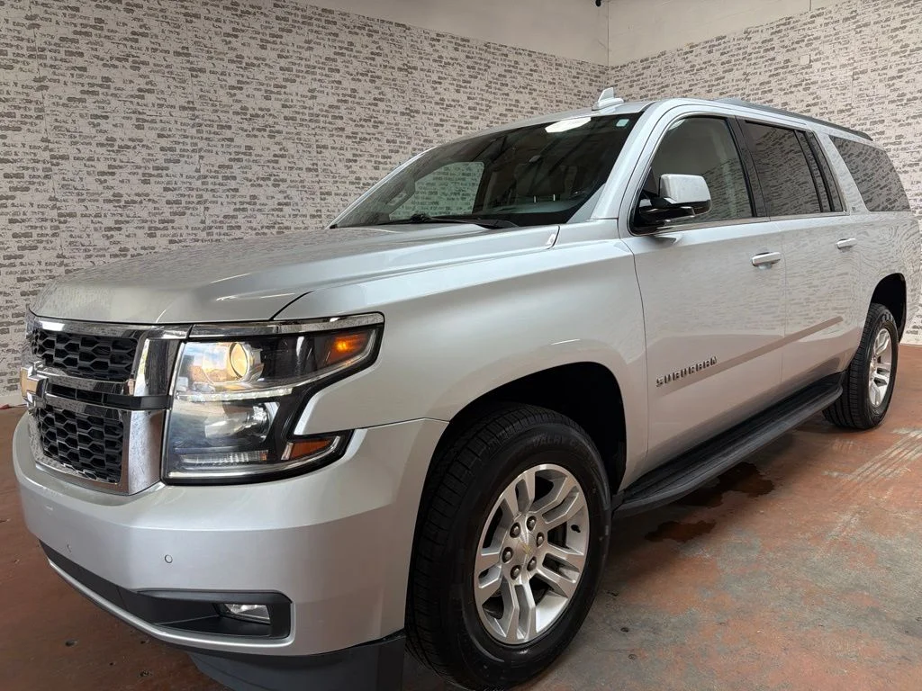 Used 2020 Silver Ice Metallic Chevrolet LT image 3