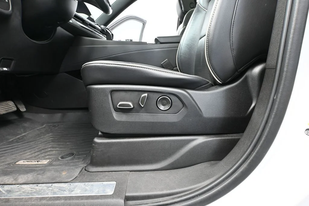 Used 2021 White Cadillac Sport image 24