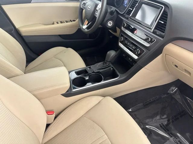 Used 2019 White Hyundai SE image 25