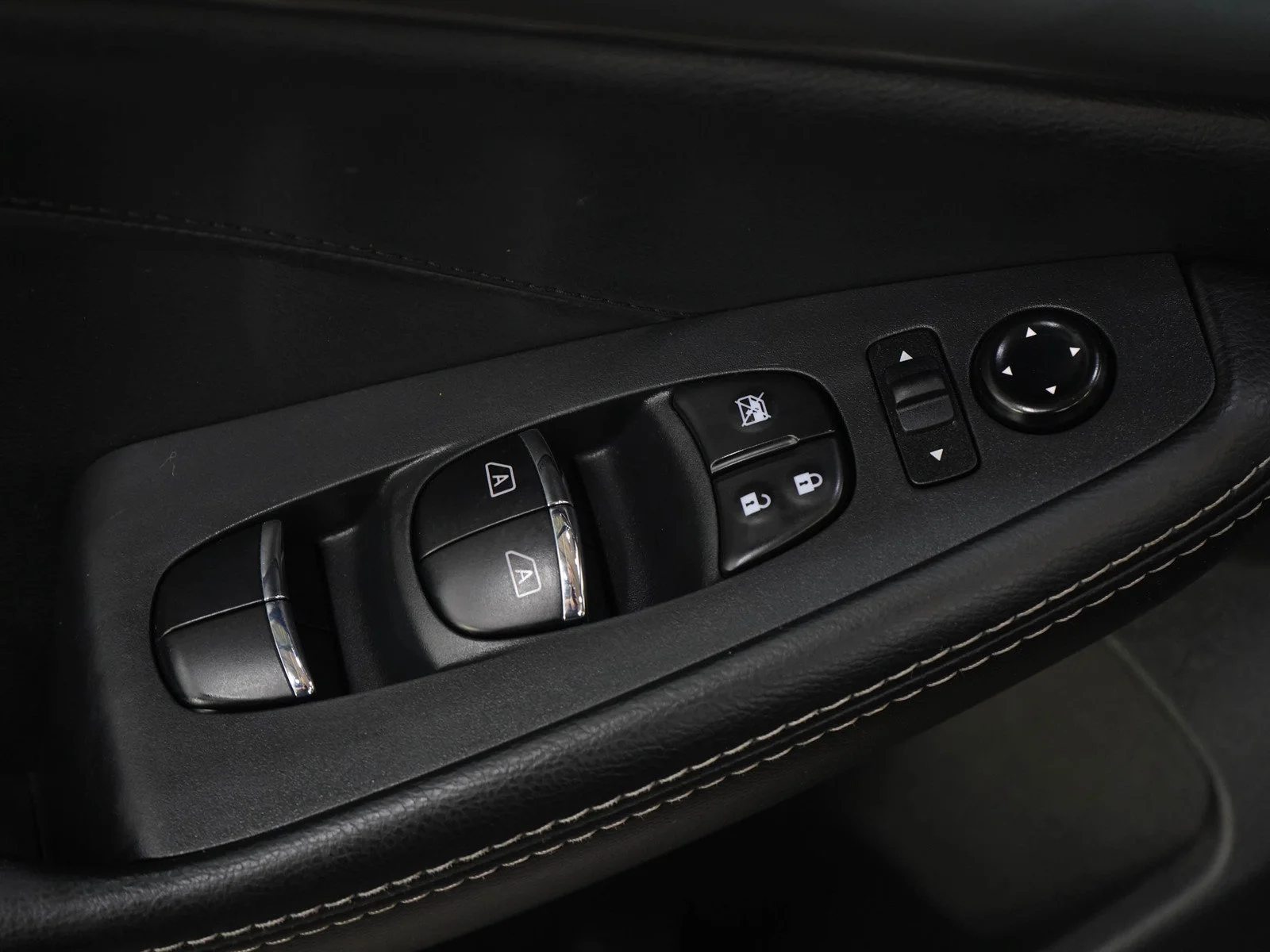 Used 2023 Black Nissan SV image 21