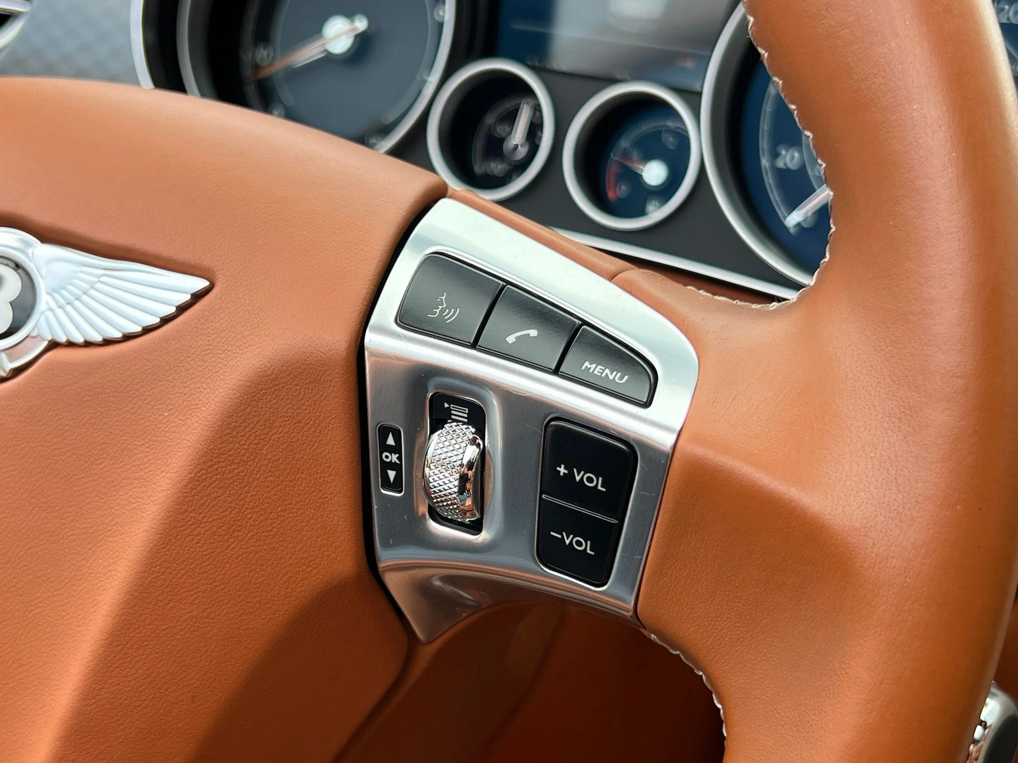 Used 2015  Bentley Speed image 28