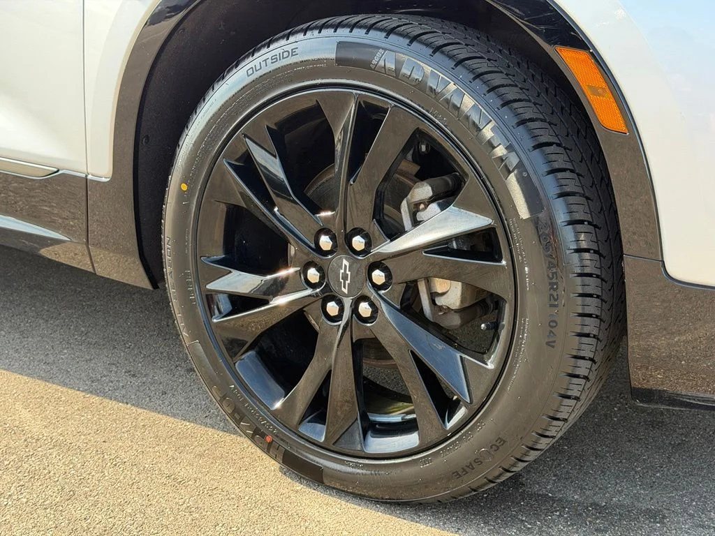Used 2020 Silver Chevrolet RS image 28