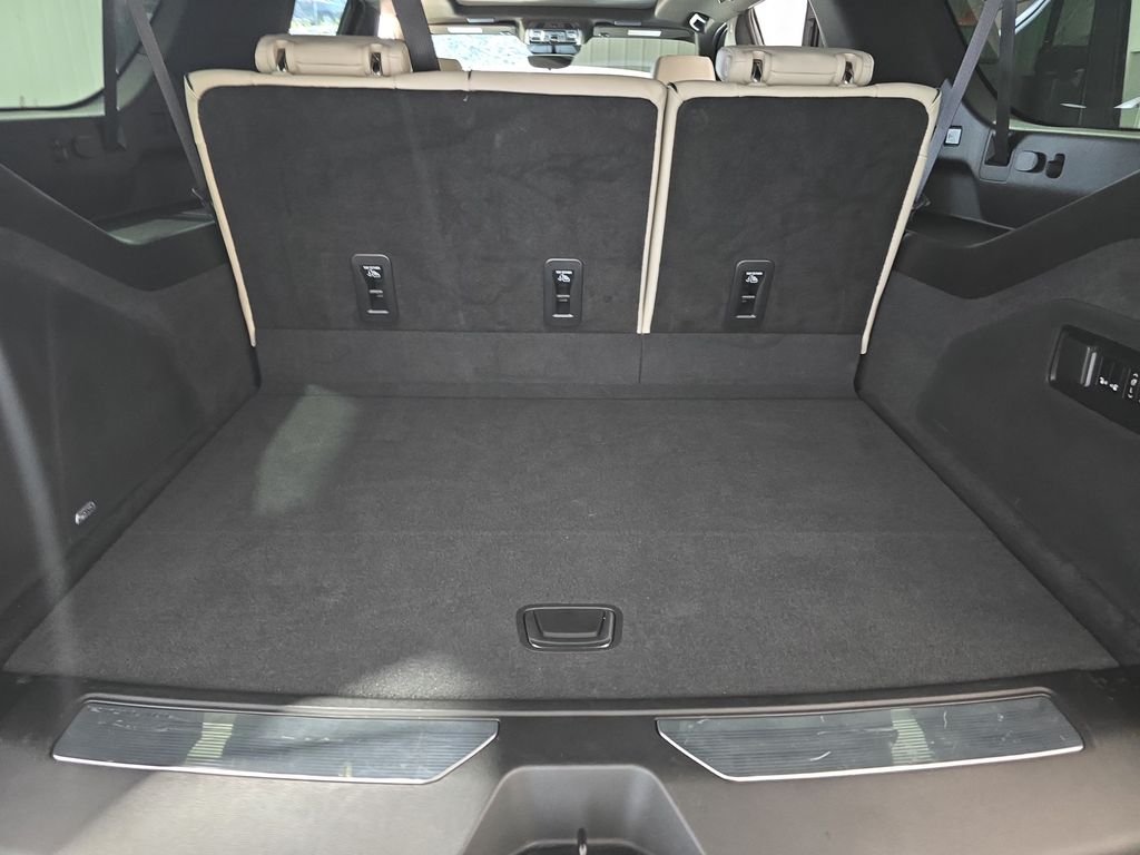 Used 2022 Black Cadillac Sport image 9