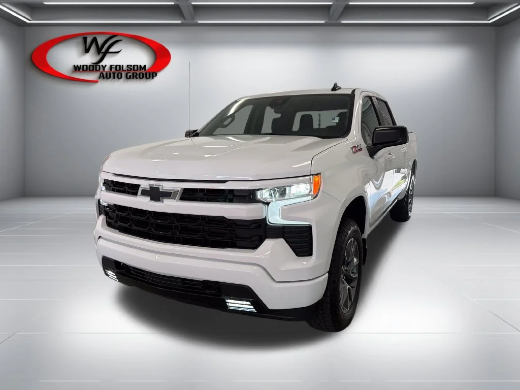 New 2026 Summit White Chevrolet RST image 3