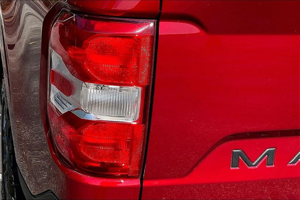 Used 2025 Red Ford XLT image 27