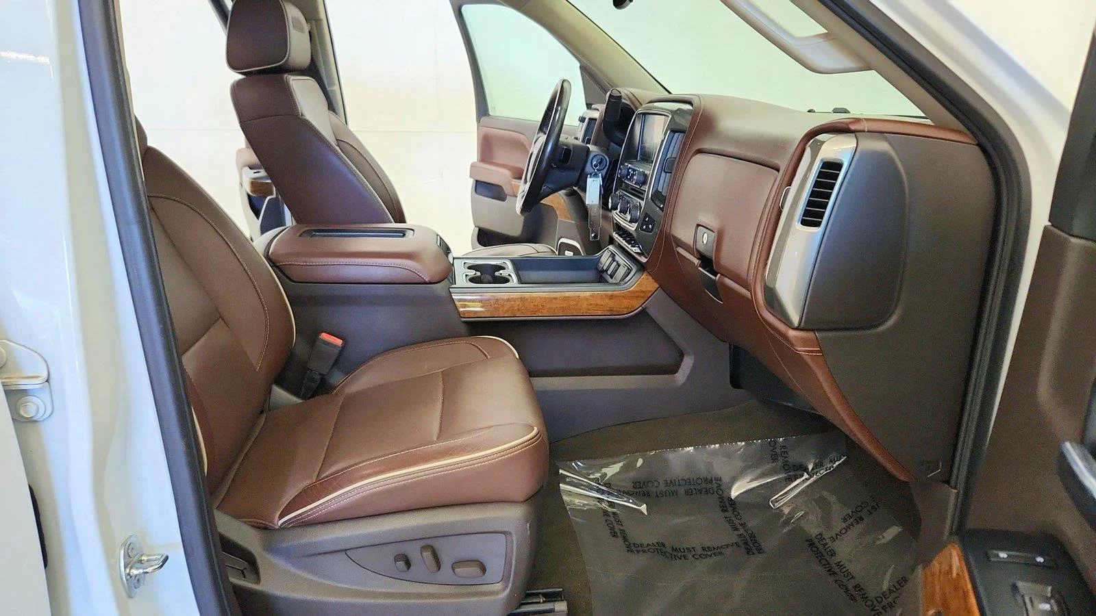 Used 2016 IRIDESCENT PEARL TRICOAT Chevrolet High Country image 29