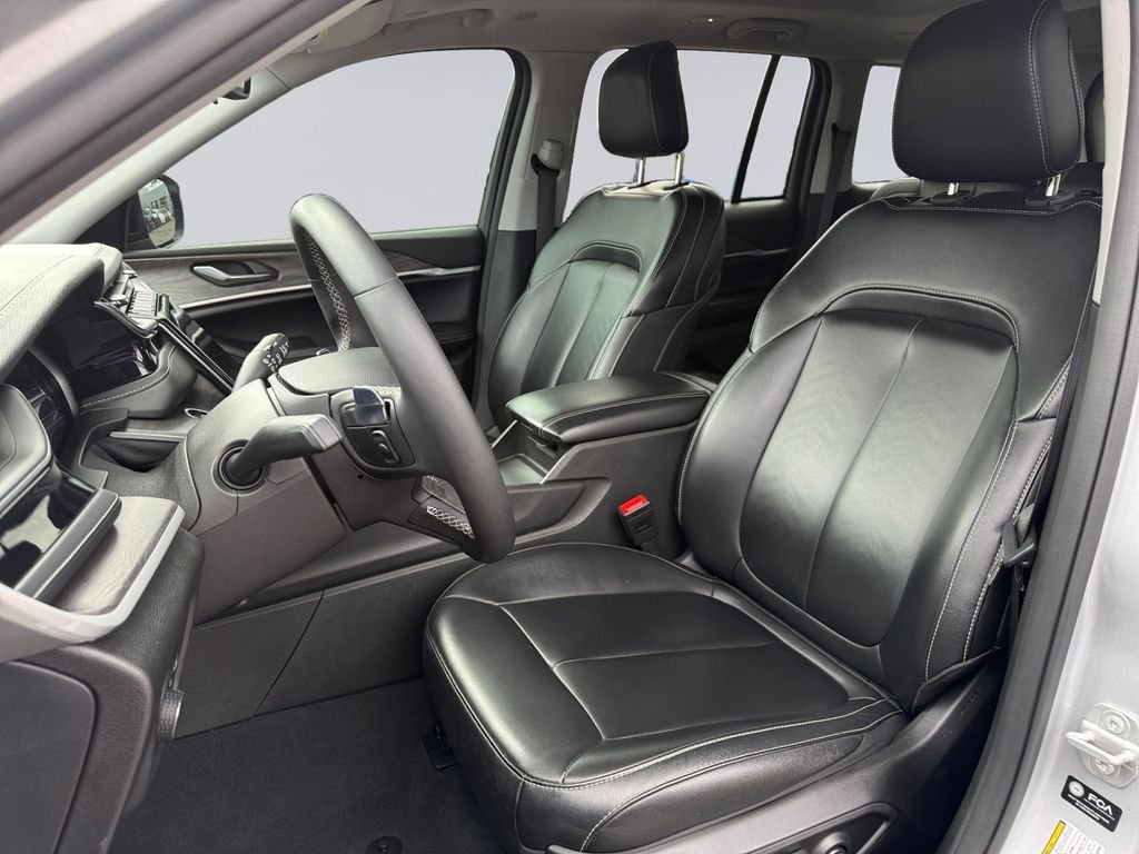 Used 2024 Silver Jeep 4xe image 10