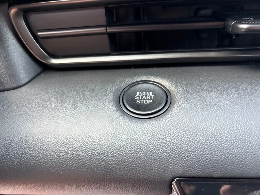 Used 2025 Red Hyundai SEL Sport image 27