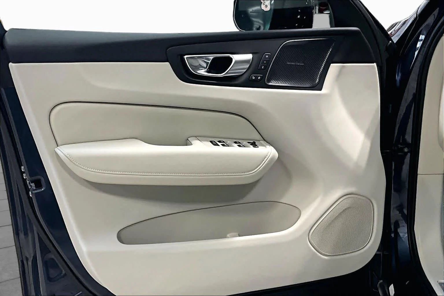 New 2026 Denim Blue Volvo Ultra image 11