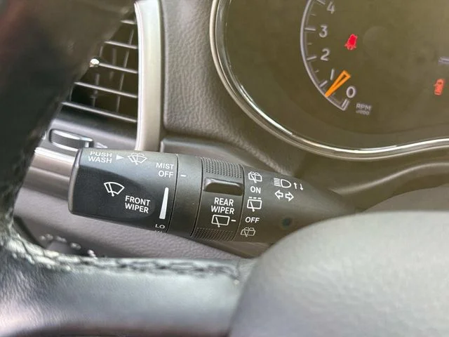 Used 2019 Silver Jeep Altitude image 35
