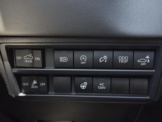 New 2026 Wind Chill Pearl <sup>1</sup> Toyota  Platinum image 33