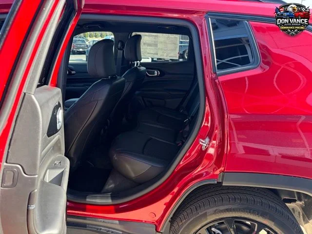 New 2026 Red Hot Pearlcoat Jeep Latitude image 21