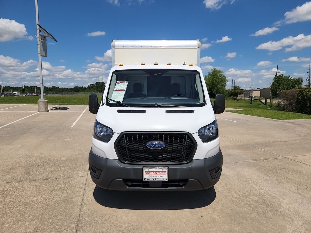 Used 2022 White Ford Box Truck image 9