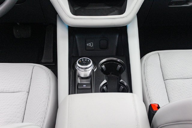 New 2027 Star White Metallic Tri-Coat Ford Platinum™ image 18