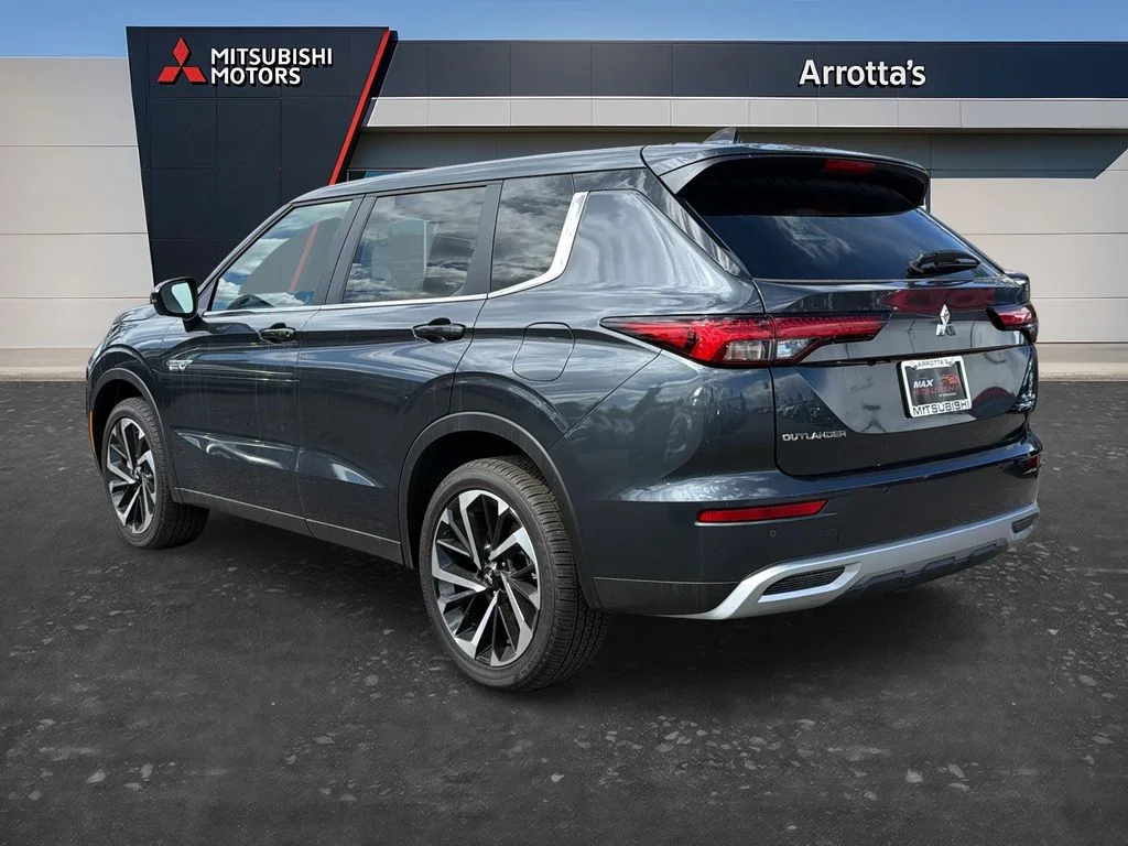 New 2025 Graphite Gray Mitsubishi SE image 5