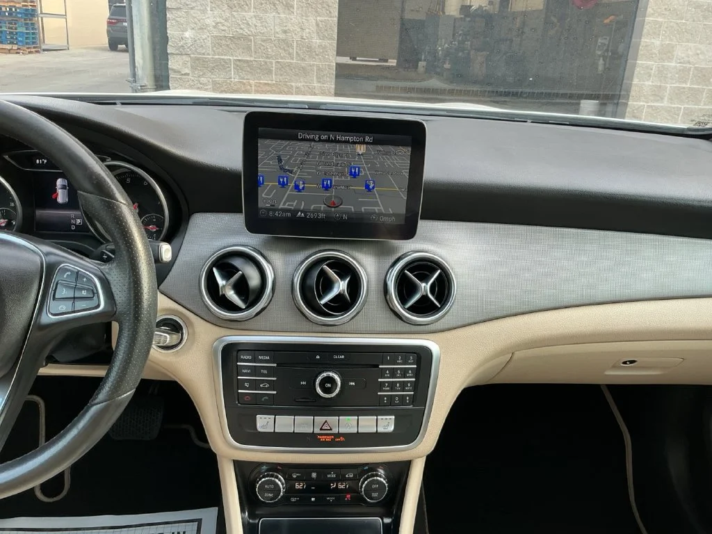 Used 2018 White Mercedes-Benz GLA 250 image 17